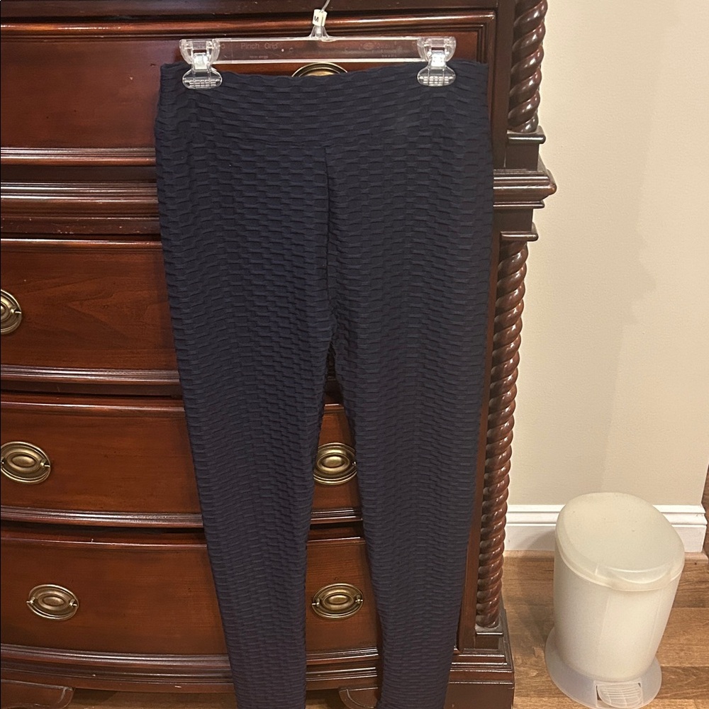 Women’s butt lifting Navy leggings